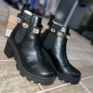 Steve Madden Amulet 6